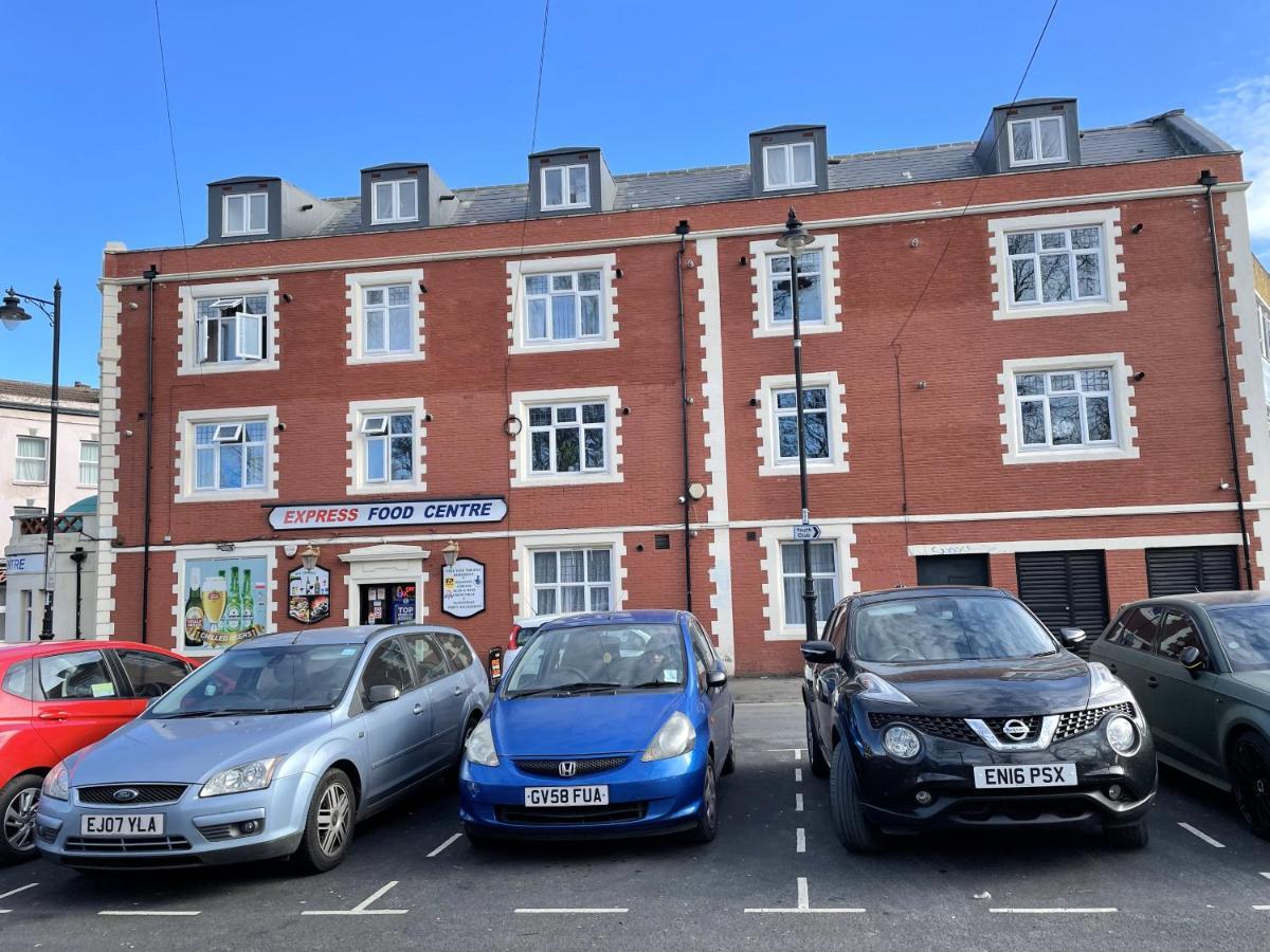 Deluxe 1-Bedroom Serviced Apartment Sleeps 4 For Short Or Long Stay Gillingham  Kültér fotó